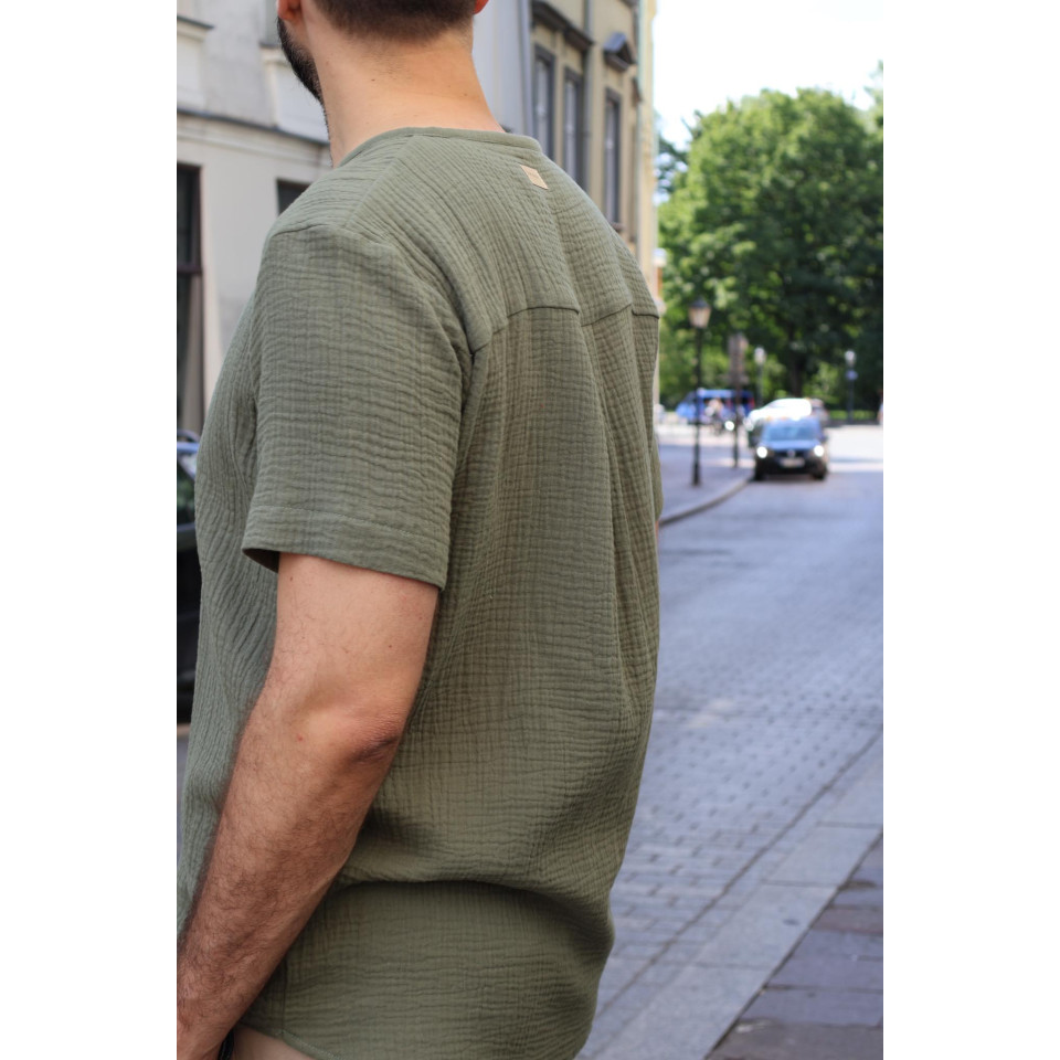 Męska koszulka muślinowa z guzikami - Blich - eukaliptus