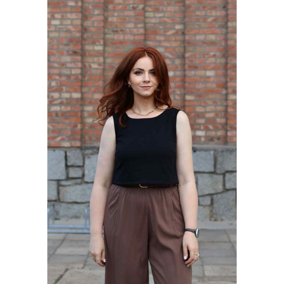 Lea 2.0 - Luźny top z płytkim dekoltem - czarny