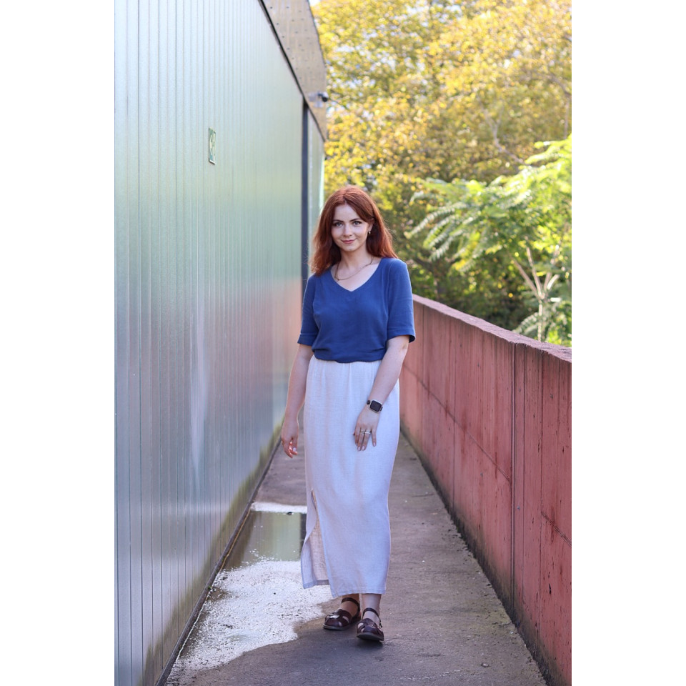 Bernatka - Bluzka lniano-wiskozowa z dekoltem V - ciemny jeans